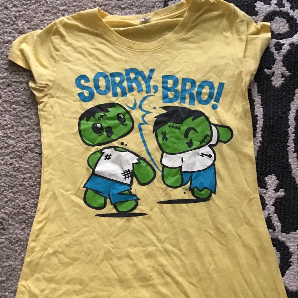 Yellow graphic slim fit tee